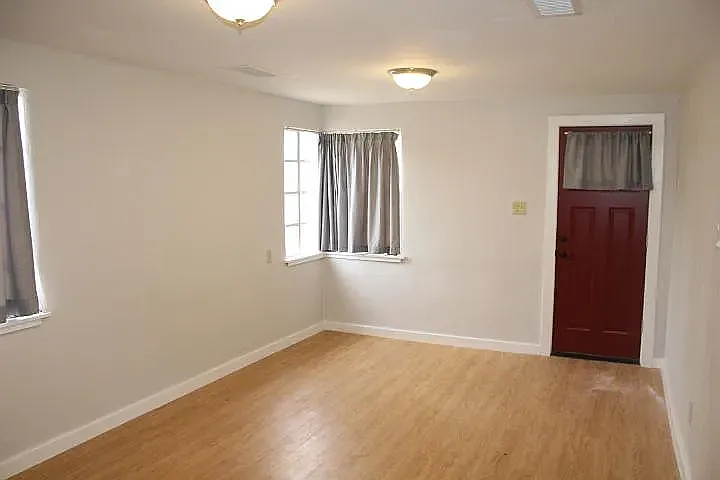 425 N Athenian St — Photo 5
