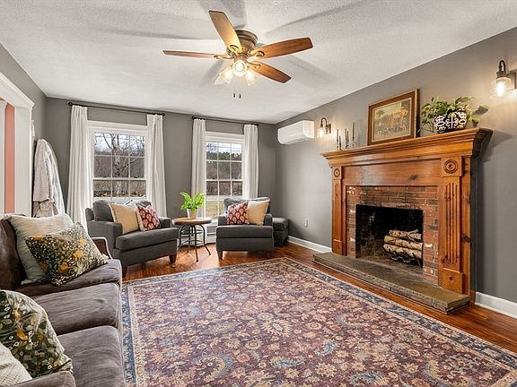 3rd image of 55 Brookfield Rd