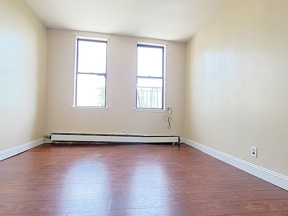 4th image of 251 Bushwick Ave