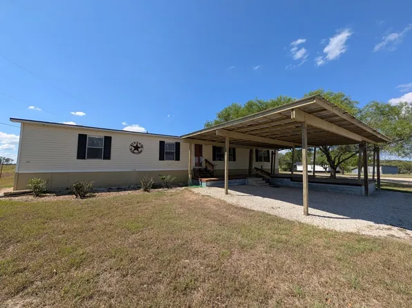 135 Water Hole Ln, New Braunfels, TX 78130
