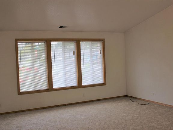4th image of 2020 Heartwood Dr