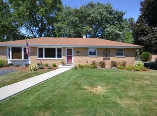 8222 Latrobe Ave, Burbank, IL