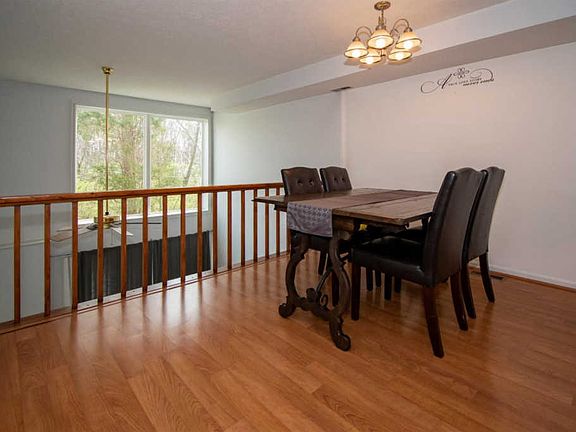 3rd image of 924 Woodlyn Dr N