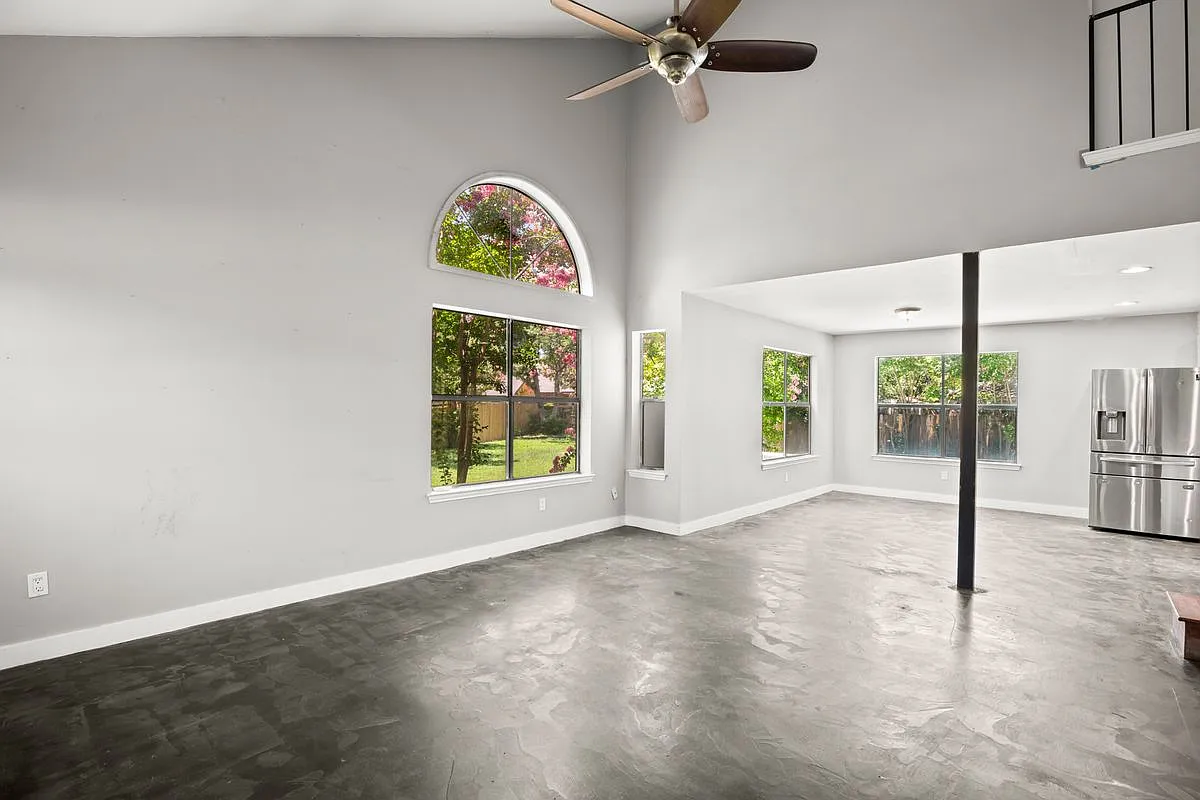 4 bed, 2.5 bath, 2190 sqft, $2,250 — Photo 2
