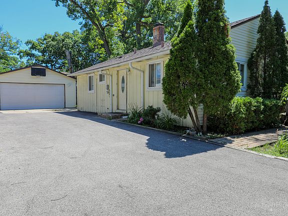 2nd image of 727 Longfellow Ln