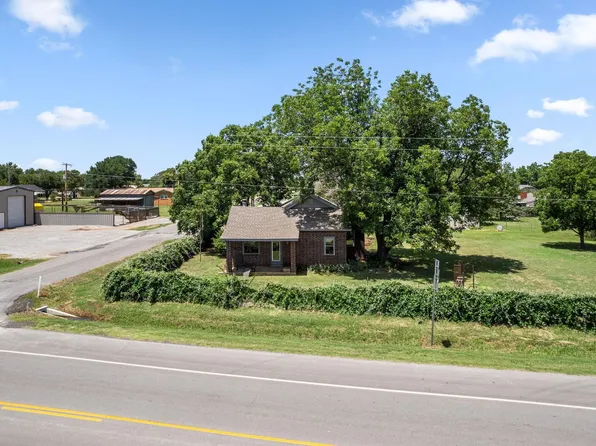 1000 E Highway St #1008, Iowa Park, TX 76367