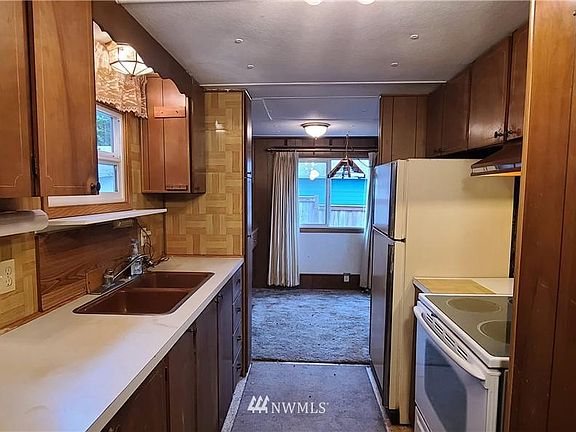 3rd image of 10019 Overlook Dr NW