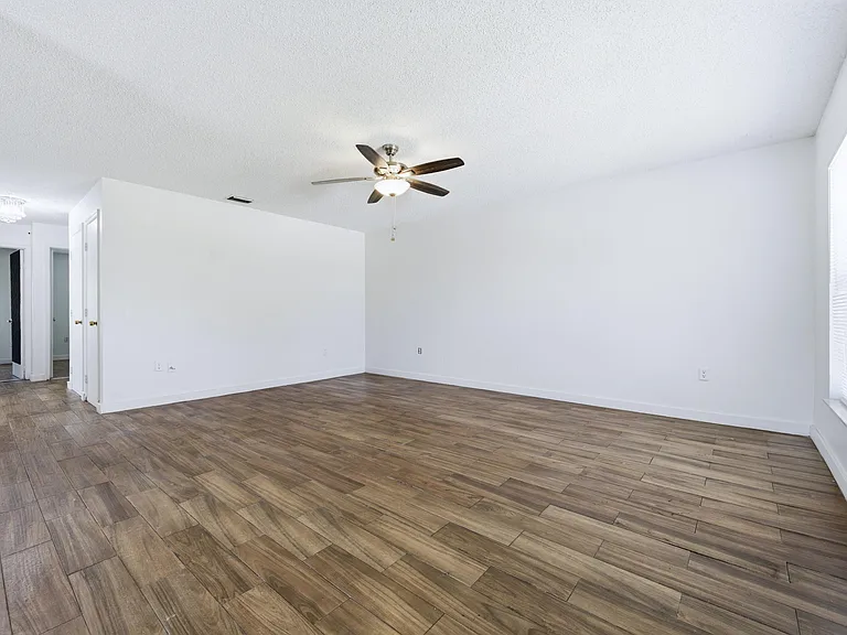 6088 Heather St — Photo 3
