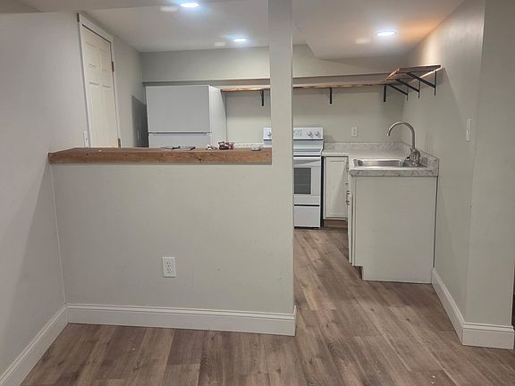 2nd image of 204 1/2 N Spruce St #2B