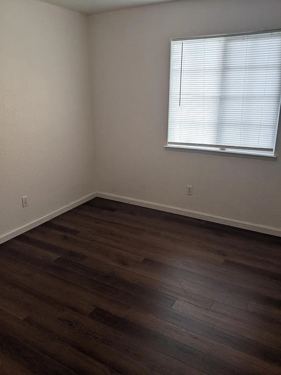 Building Photo - 127 Huber Ct