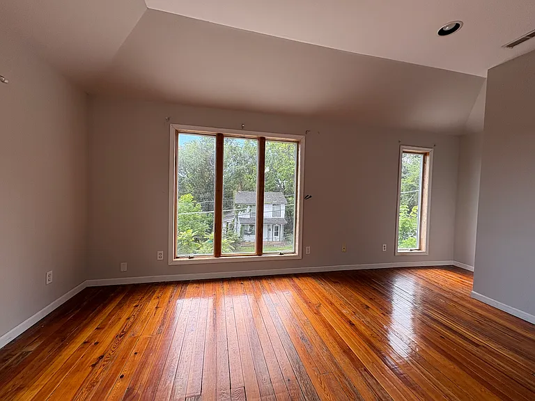 1203 W Johnson St — Photo 17