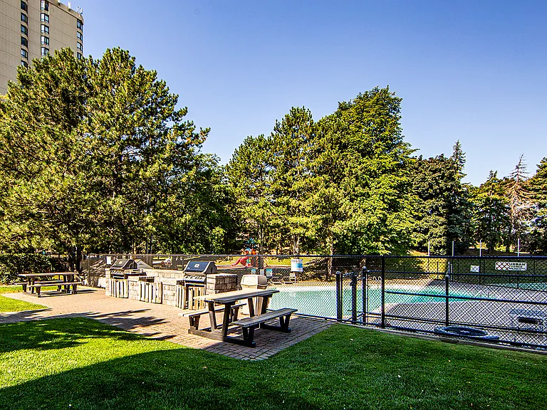8 Silver Maple Ct — Photo 29