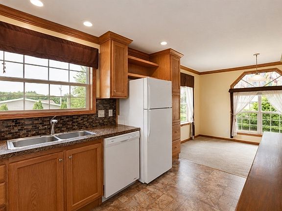 5th image of 52 Peggi Ln