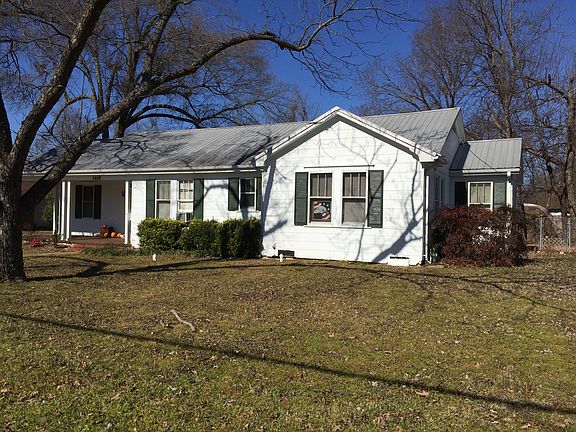 3rd image of 1419 Pine Bluff St