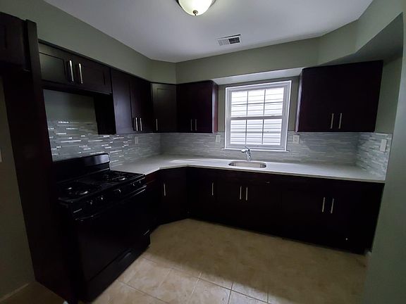 4th image of 102 Columbia Ave