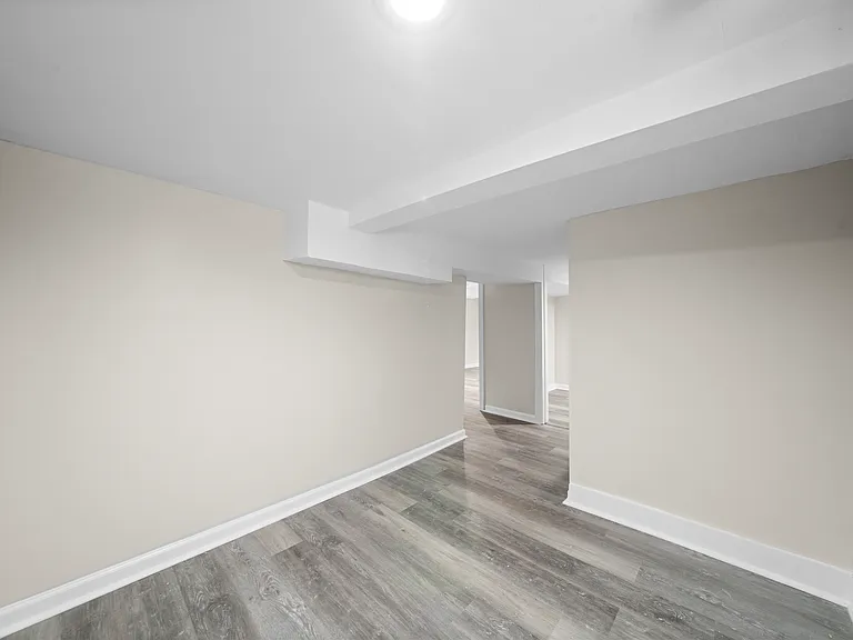 70 Lambert St — Photo 40