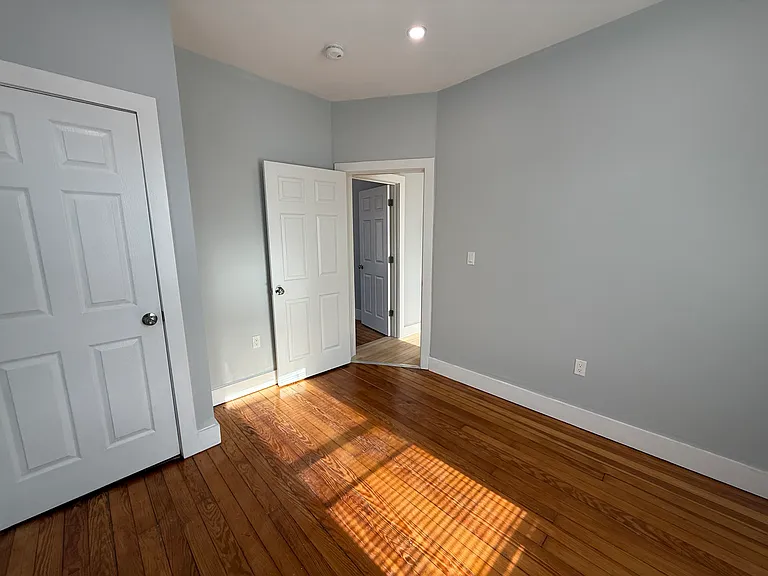 8 Carnes St #2R — Photo 11
