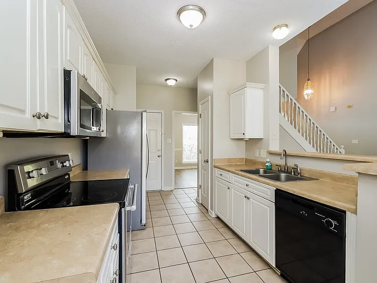 10076 Sutton Ridge Ln — Photo 8