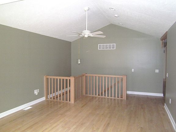 5th image of 864 Clark St