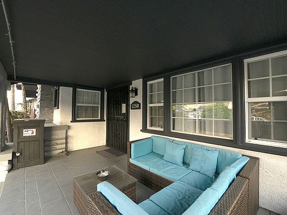 3rd image of 1250 W 58th Pl