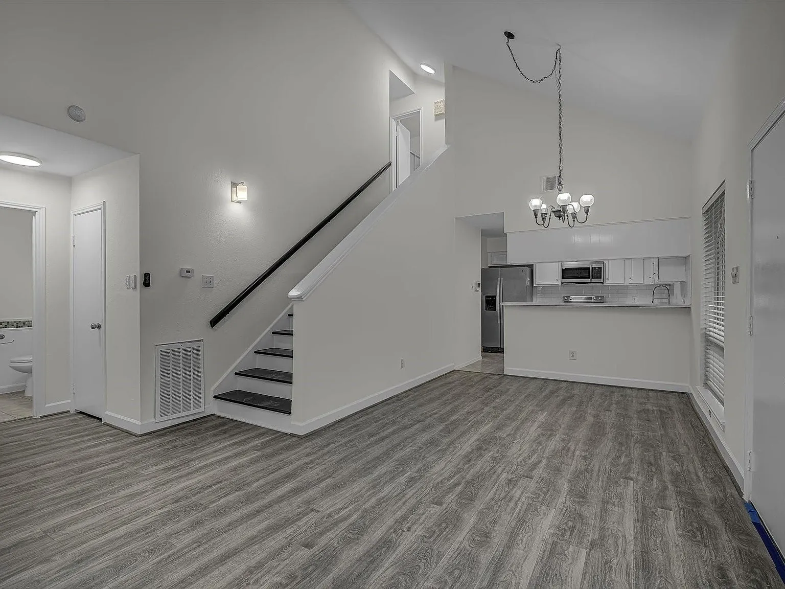 3 bed, 2.0 bath, 1560 sqft, $1,800 — Photo 2