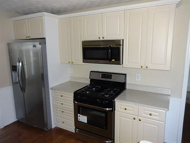 30 Evans Mill Ct — Photo 2