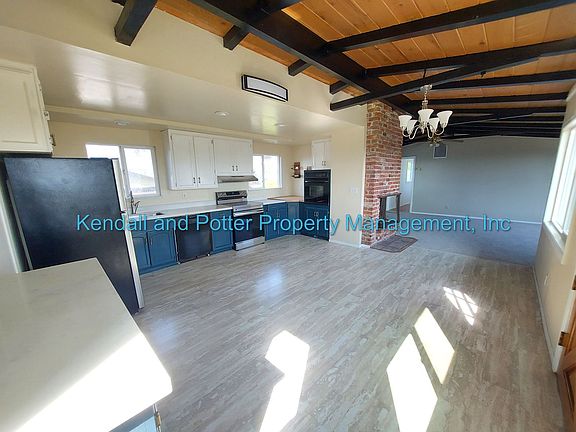 5th image of 806 Cuesta Dr