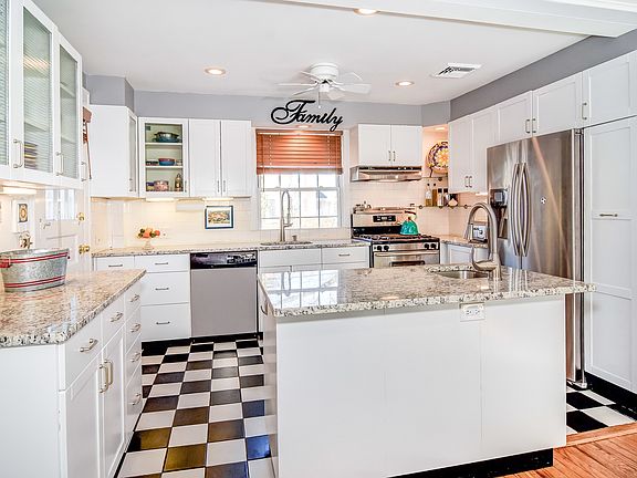 5th image of 333 Howard Ave #1X