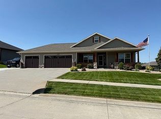 3609 Lakepark Ln, Hastings, NE 68901