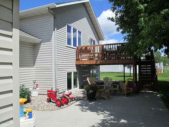 5th image of 1121 Garnet Blvd
