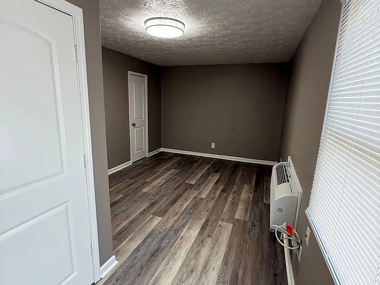 Evergreen Apartments — Photo 8