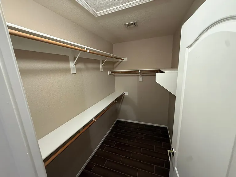 904 Big Horn St — Photo 16
