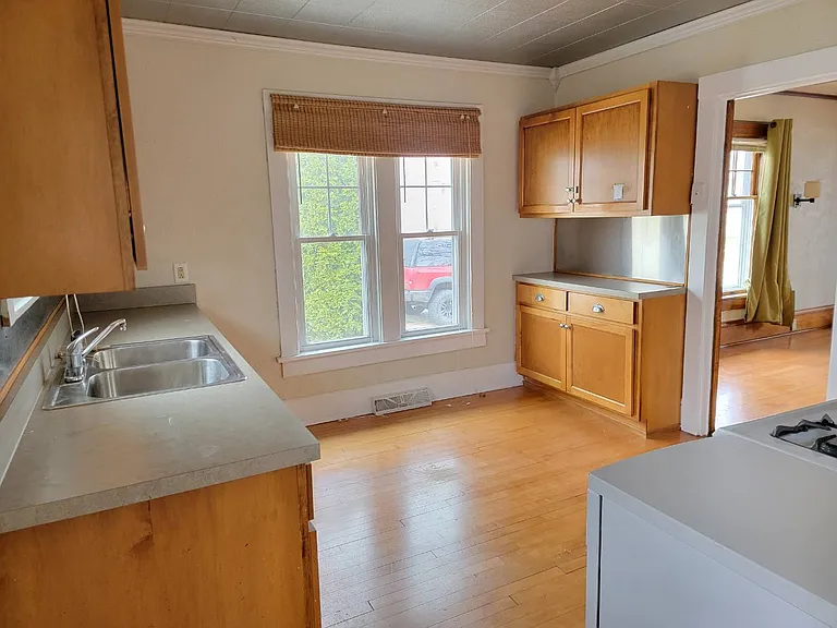683 Grand St — Photo 5