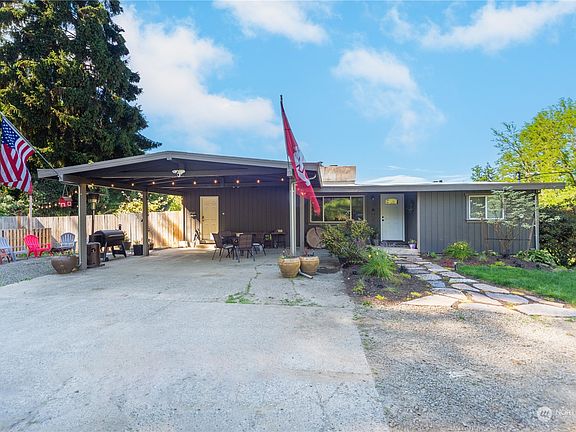 3rd image of 305 NE Waaga Way