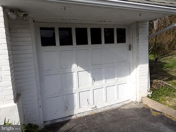3rd image of 121 Westwood Park Dr