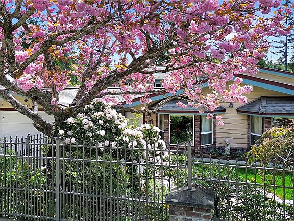 4th image of 697 Crestwood Rd