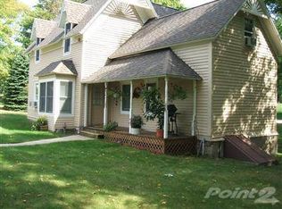 8322 3rd St, Onekama, MI 49675