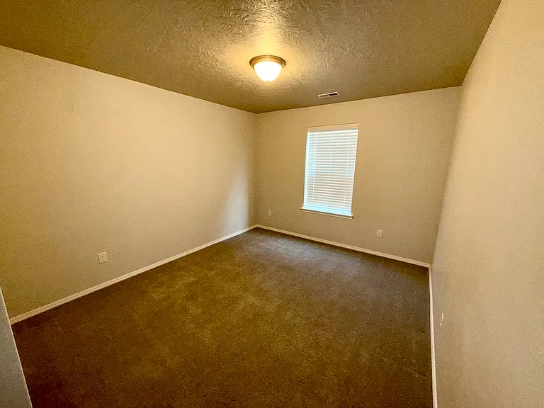4672 N Alester Ave — Photo 10