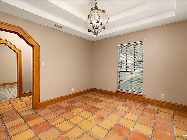 1606 Terrace Dr — Photo 2
