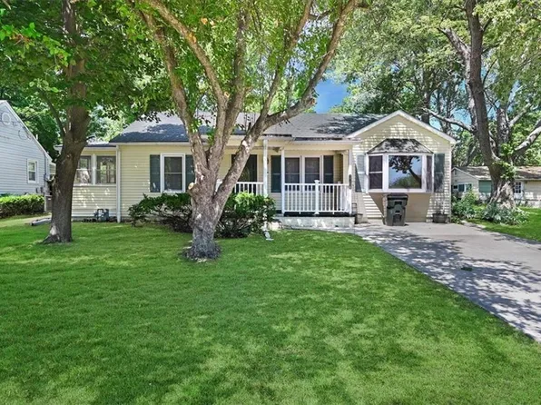 2704 Garland St, Leavenworth, KS 66048