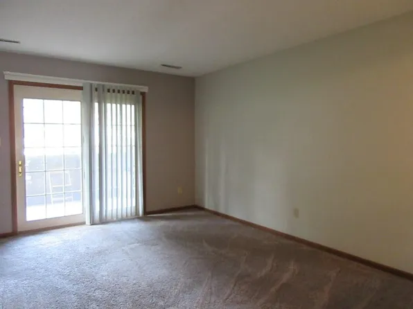 512 5th St APT A, Coralville, IA 52241