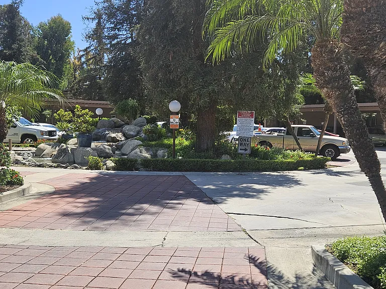 1076 Cabrillo Park Dr — Photo 7
