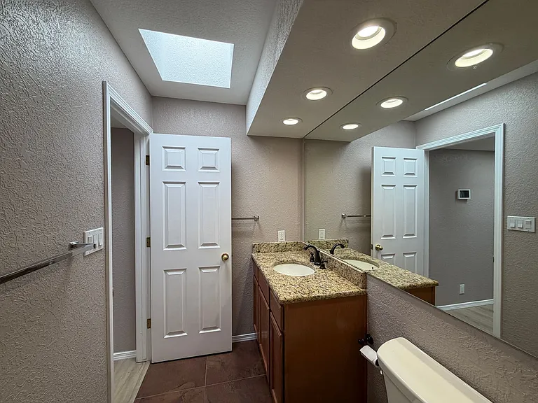 7924 Woodridge Dr NE — Photo 23