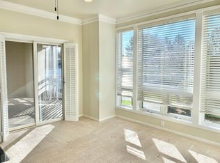 702 Kirkland Way APT 5, Kirkland, WA 98033