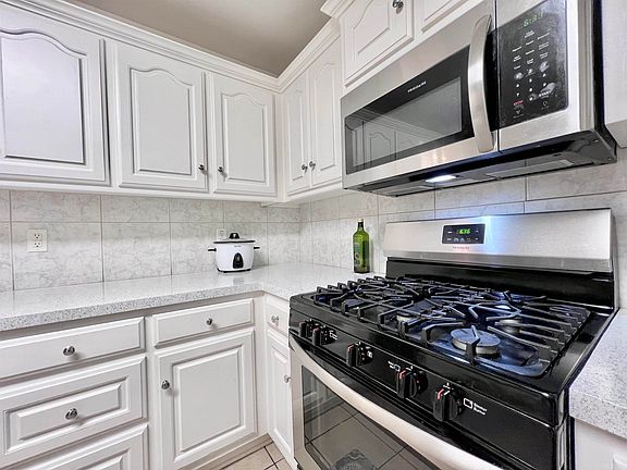 5th image of 1302 Riverwood Dr
