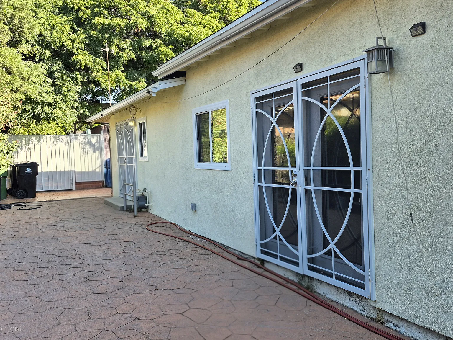 3 bed, 1300 sqft, $3,000 — Photo 1