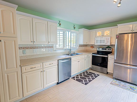 5th image of 1702 SE Balmoral Court