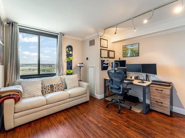 2110 Harmon Cove Tower image 17 of 50