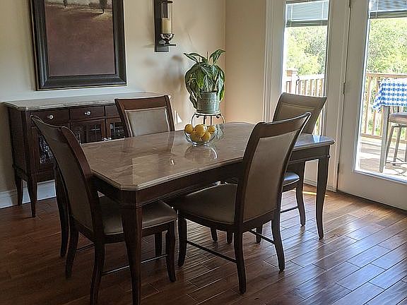 5th image of 556 W Birch Park Dr