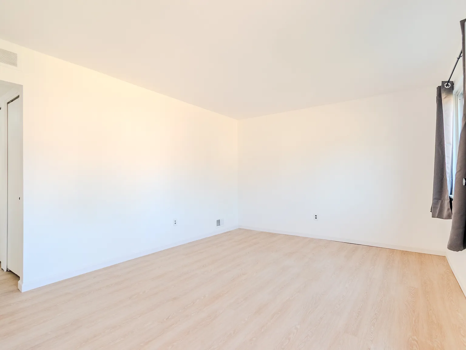 3 bed, 1001 sqft, $1,500 — Photo 3